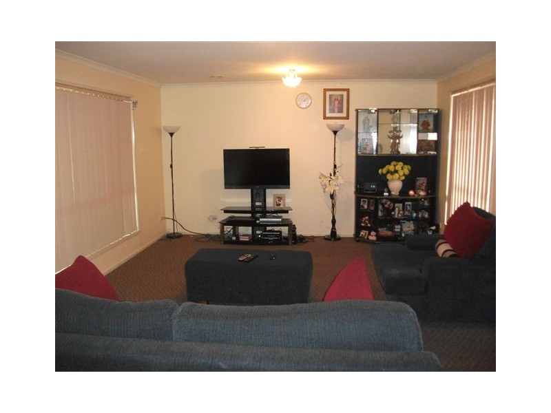 6 Aquila Grove, Roxburgh Park VIC 3064