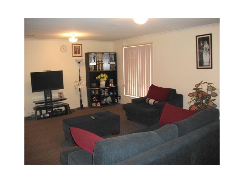 6 Aquila Grove, Roxburgh Park VIC 3064