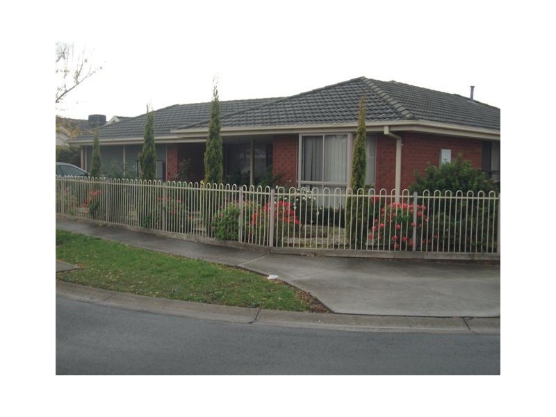 6 Aquila Grove, Roxburgh Park VIC 3064