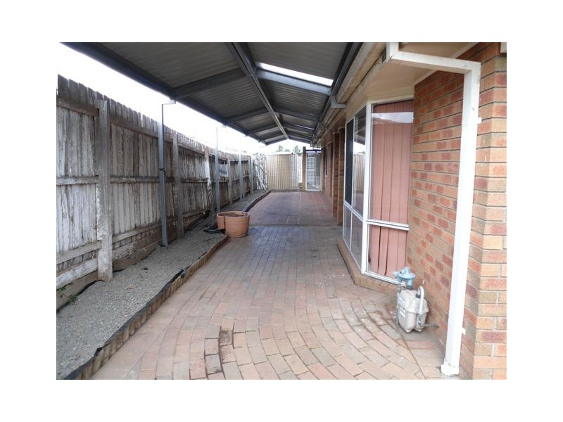 21 Cassinia Crescent, Meadow Heights VIC 3048