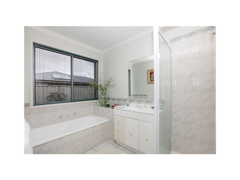 60 Mulberry Pass, Craigieburn VIC 3064