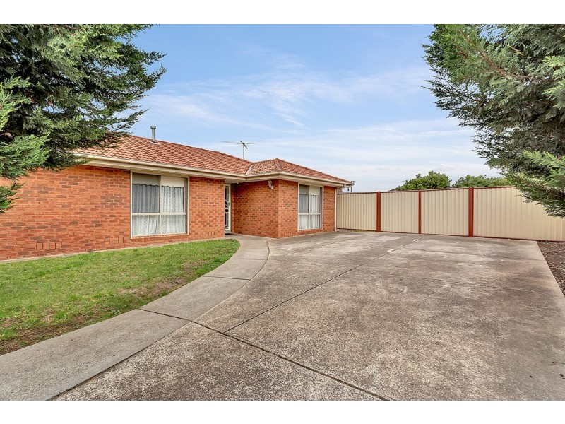 12 Gillingham Crescent, Craigieburn VIC 3064