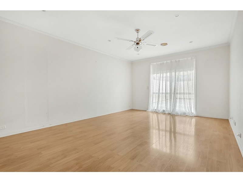 12 Gillingham Crescent, Craigieburn VIC 3064