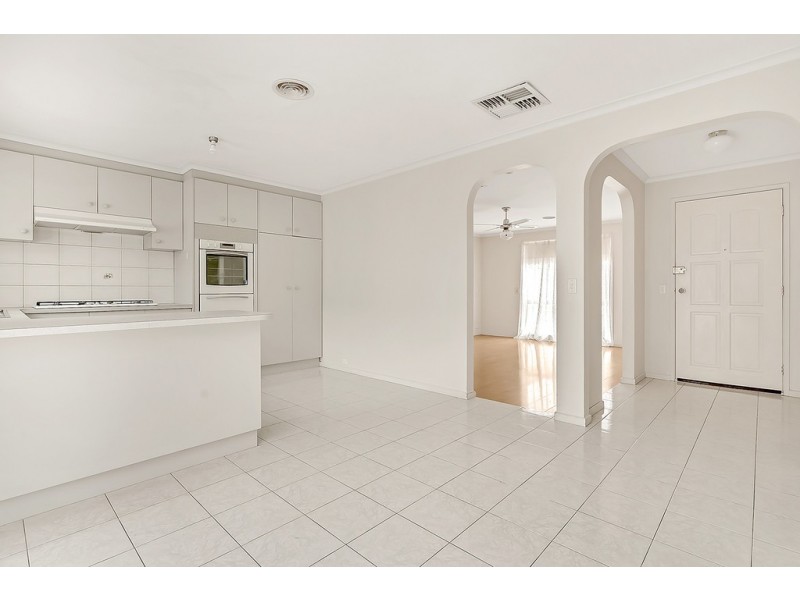 12 Gillingham Crescent, Craigieburn VIC 3064
