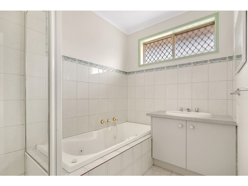 12 Gillingham Crescent, Craigieburn VIC 3064