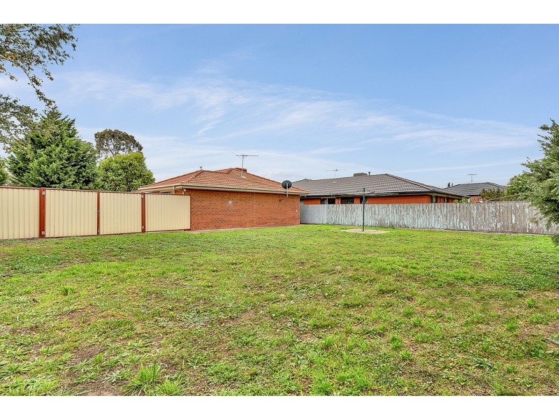 12 Gillingham Crescent, Craigieburn VIC 3064
