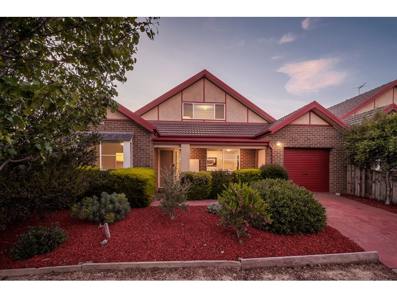 32 Garonne Circuit, Roxburgh Park VIC 3064