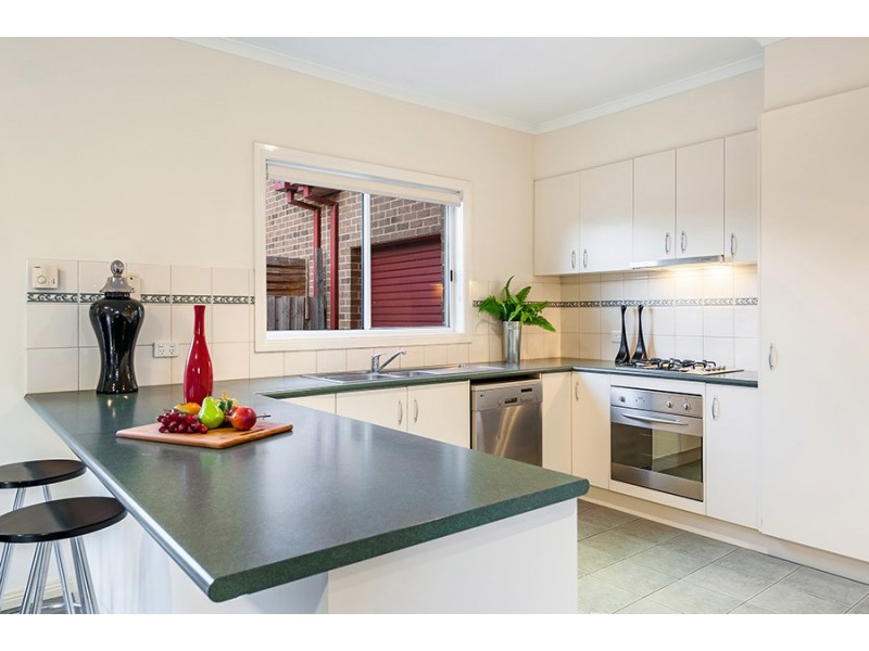 32 Garonne Circuit, Roxburgh Park VIC 3064