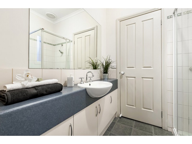 32 Garonne Circuit, Roxburgh Park VIC 3064