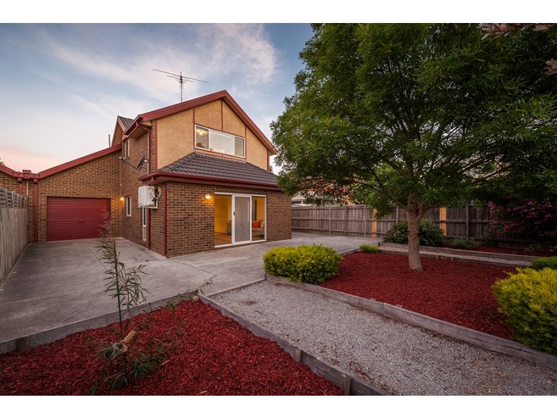 32 Garonne Circuit, Roxburgh Park VIC 3064