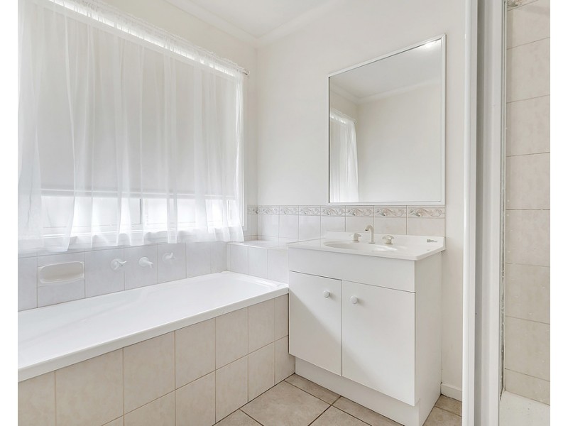 18 Foxglove Lane, Craigieburn VIC 3064