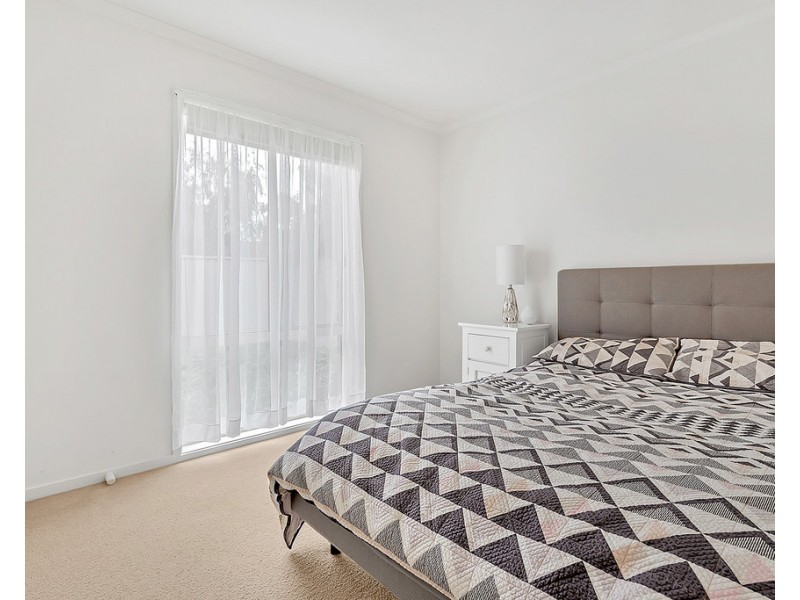 18 Foxglove Lane, Craigieburn VIC 3064