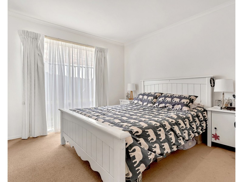 18 Foxglove Lane, Craigieburn VIC 3064