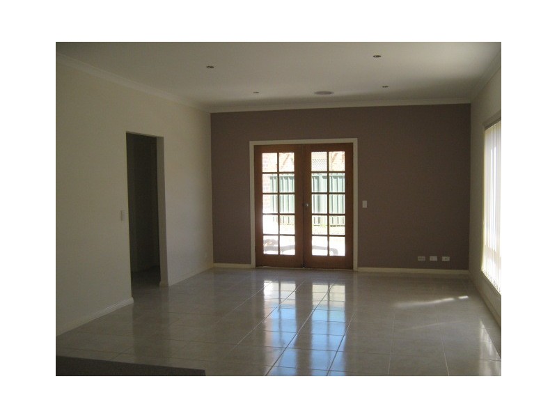 13 Chelsworth Loop, Craigieburn VIC 3064