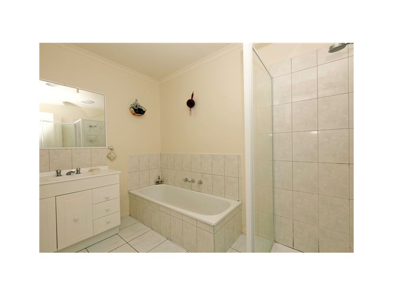 11 Severn Court, Roxburgh Park VIC 3064