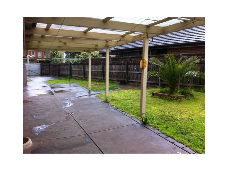 18 Manningtree Parade, Craigieburn VIC 3064