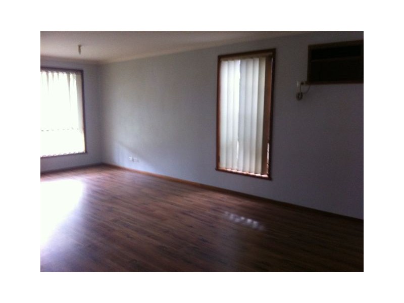 18 Manningtree Parade, Craigieburn VIC 3064