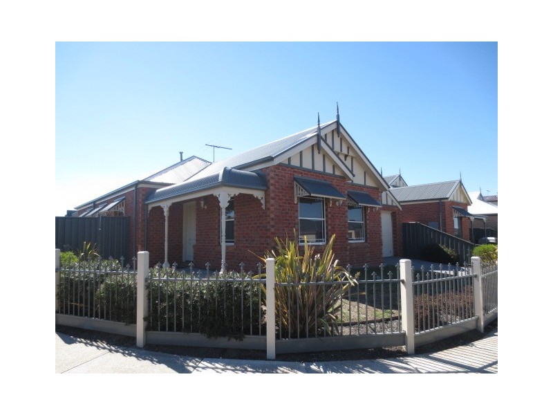 11 Gippsland Way, Craigieburn VIC 3064