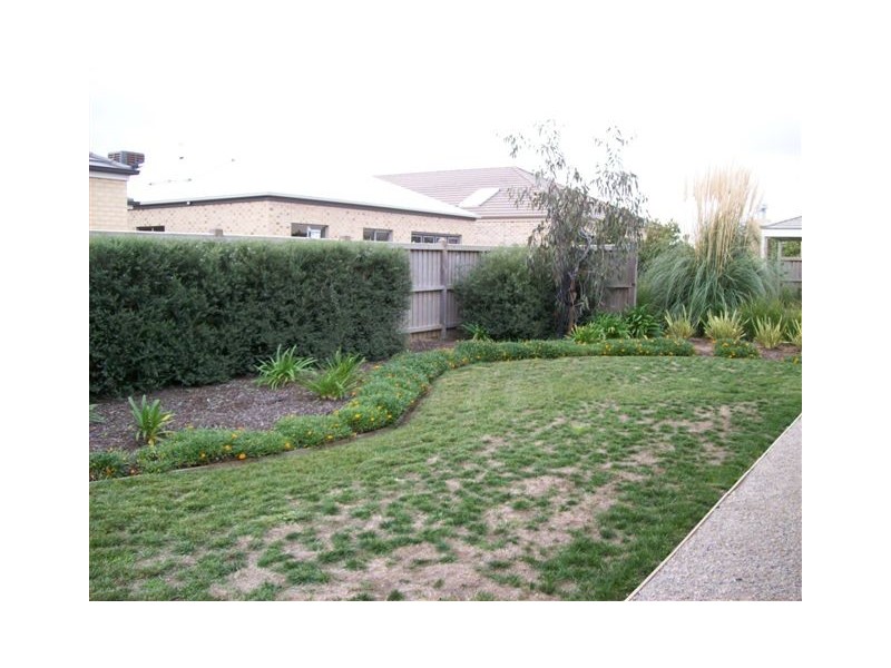 13 Grosvenor Square, Craigieburn VIC 3064