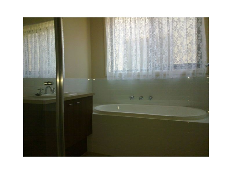 72 Hamilton Hume Parade, Craigieburn VIC 3064