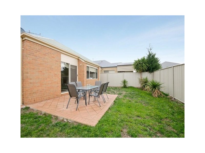 14 Long Island Circuit, Craigieburn VIC 3064