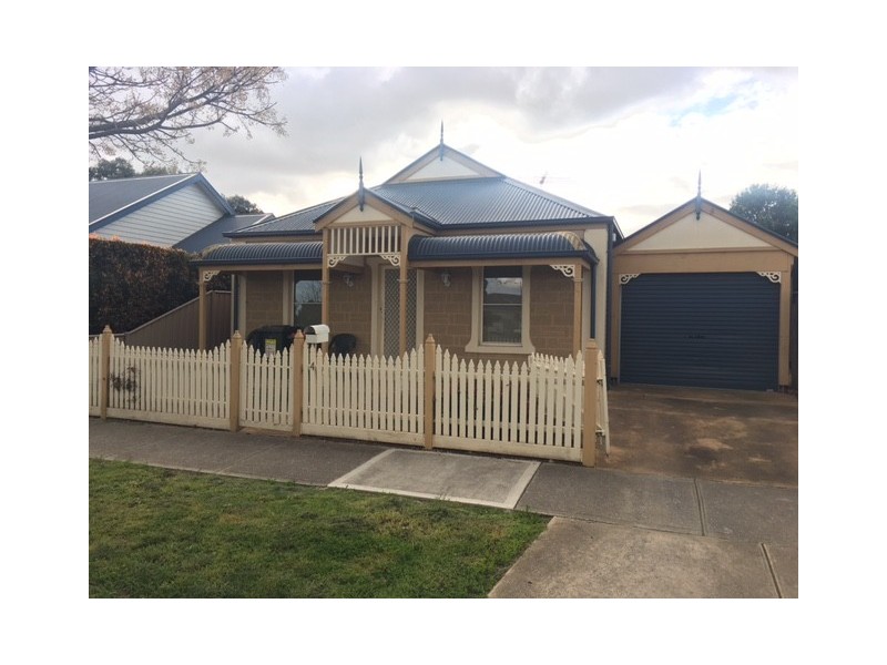 4 Avenel Gardens, Craigieburn VIC 3064