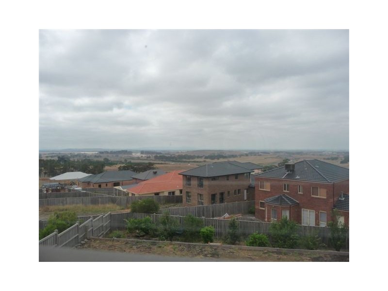 17 Parkside Rise, Craigieburn VIC 3064