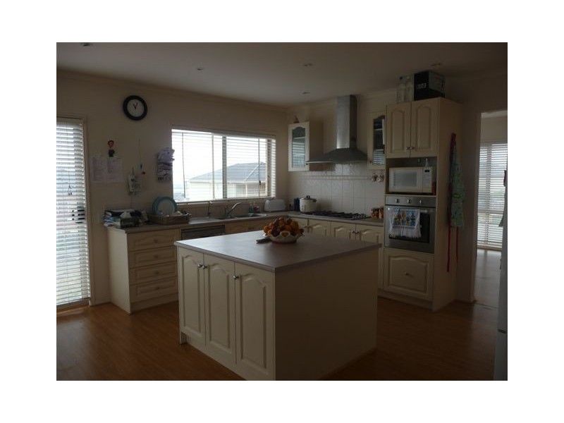 17 Parkside Rise, Craigieburn VIC 3064