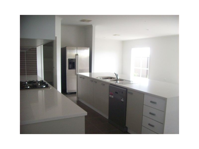 3 Nottingham Close, Craigieburn VIC 3064