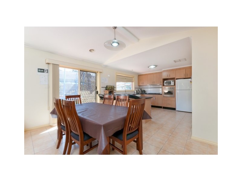 32 Cambridge Crescent, Roxburgh Park VIC 3064