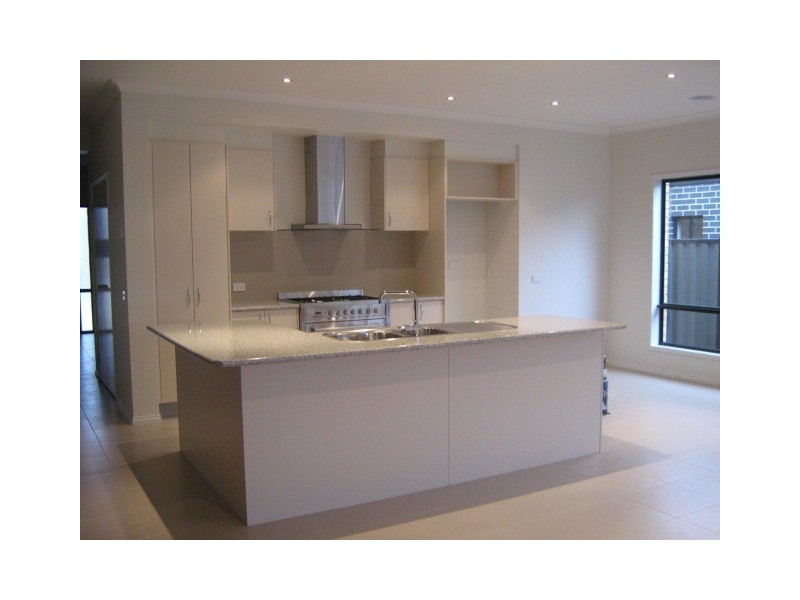 25 Greenham Avenue, Craigieburn VIC 3064