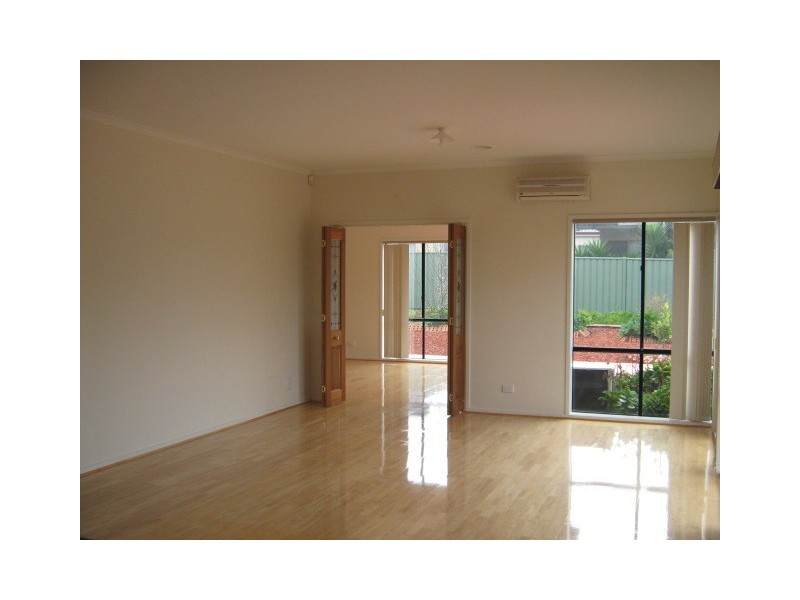 40 Malcolm Creek Parade, Craigieburn VIC 3064