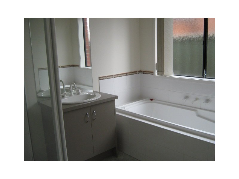 40 Malcolm Creek Parade, Craigieburn VIC 3064