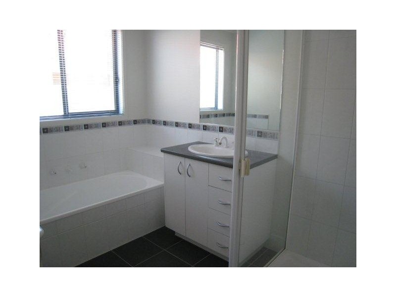 8 Eastwood Place, Craigieburn VIC 3064