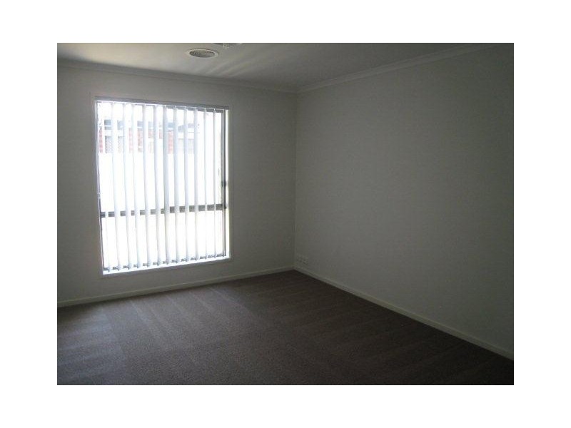 8 Eastwood Place, Craigieburn VIC 3064
