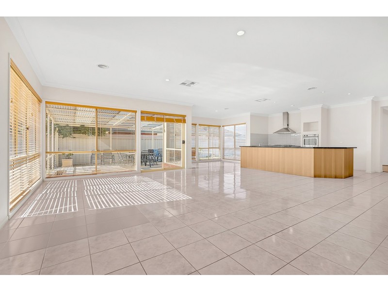 10 Cherry Blossom Close, Craigieburn VIC 3064