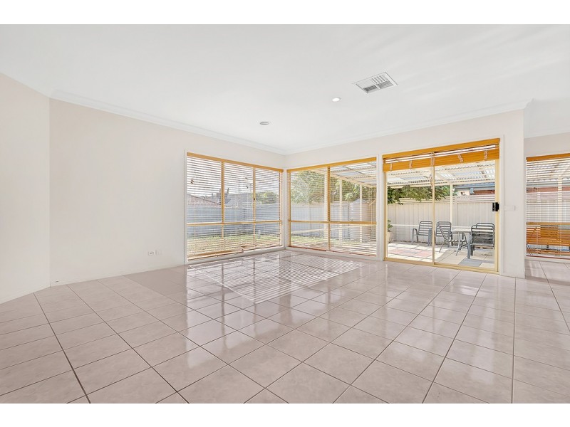 10 Cherry Blossom Close, Craigieburn VIC 3064