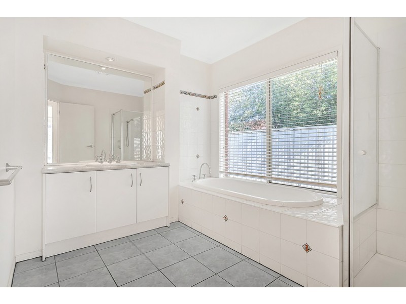 10 Cherry Blossom Close, Craigieburn VIC 3064