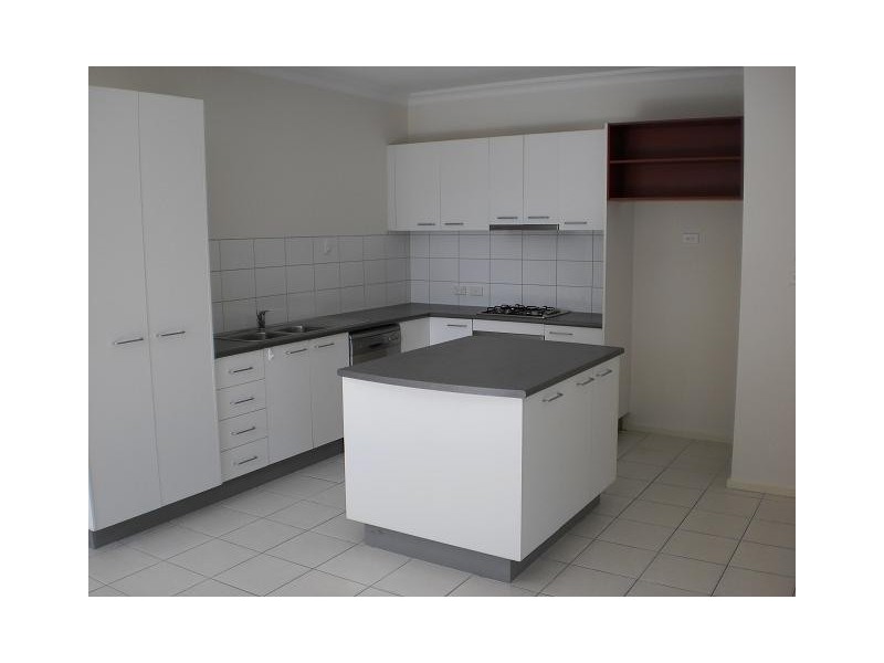 19 CRESTVIEW CLOSE, Roxburgh Park VIC 3064