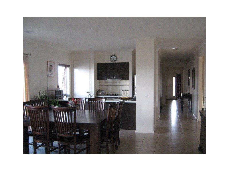 24 Broadway Street, Roxburgh Park VIC 3064