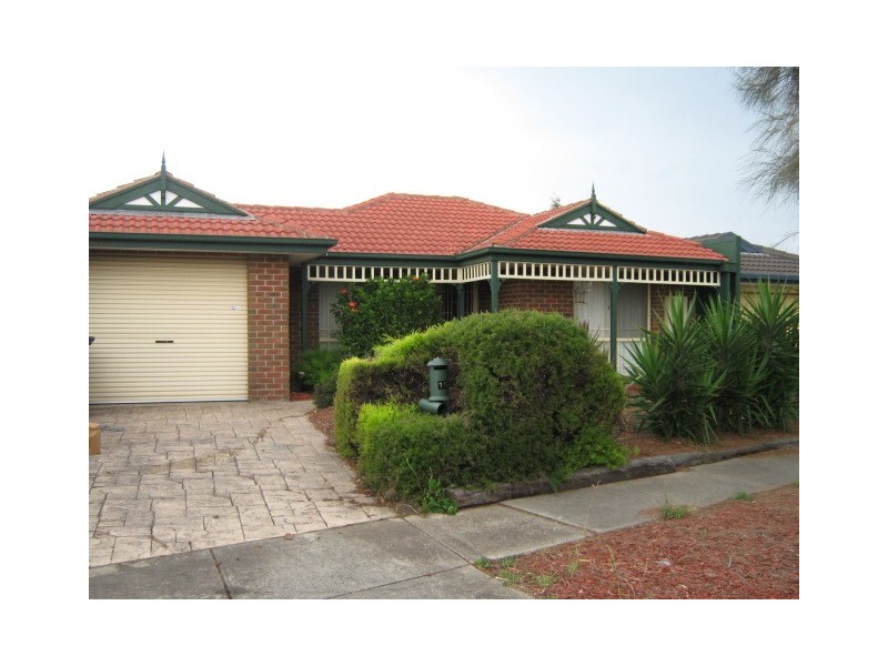 15 Kirwan Avenue, Roxburgh Park VIC 3064