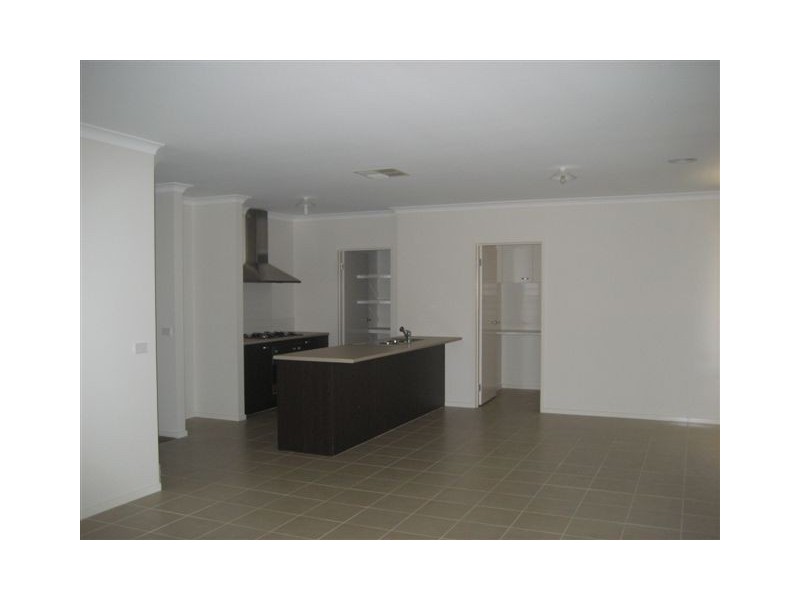 64 Kinglake Crescent, Craigieburn VIC 3064