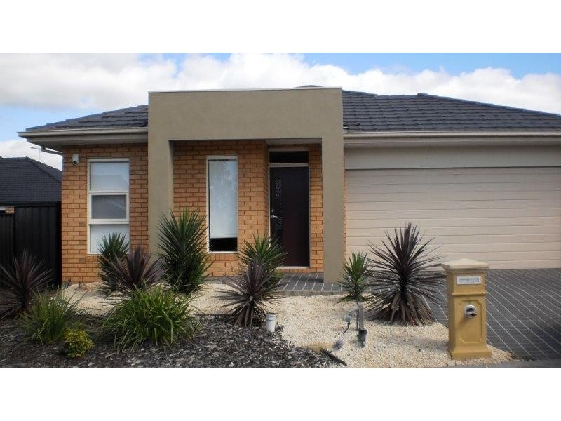 12 Waterway Street, Craigieburn VIC 3064