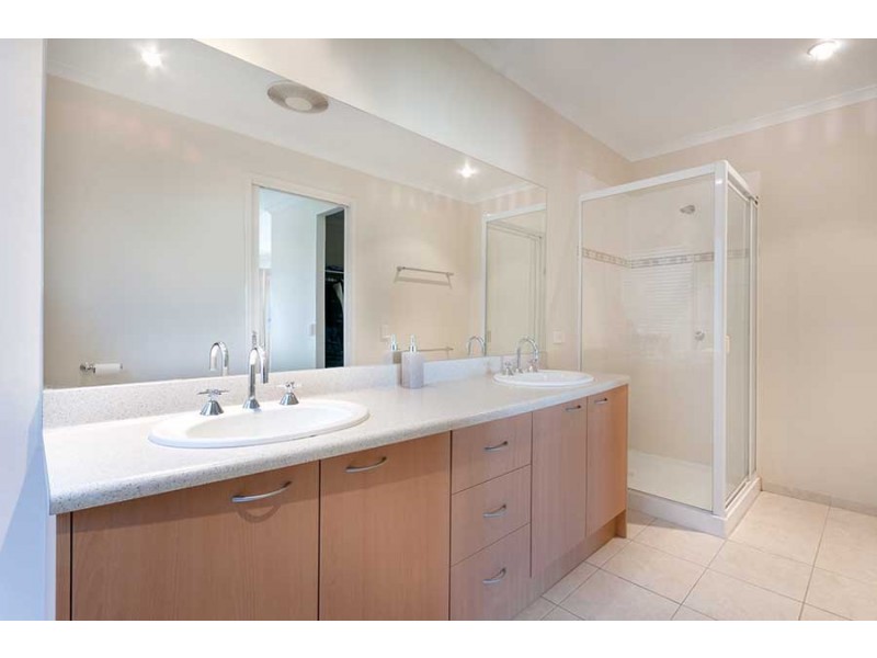 11 Ballybunion Avenue, Craigieburn VIC 3064