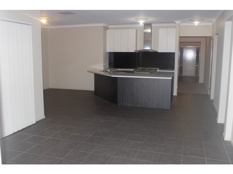 41 Brummel Street, Craigieburn VIC 3064