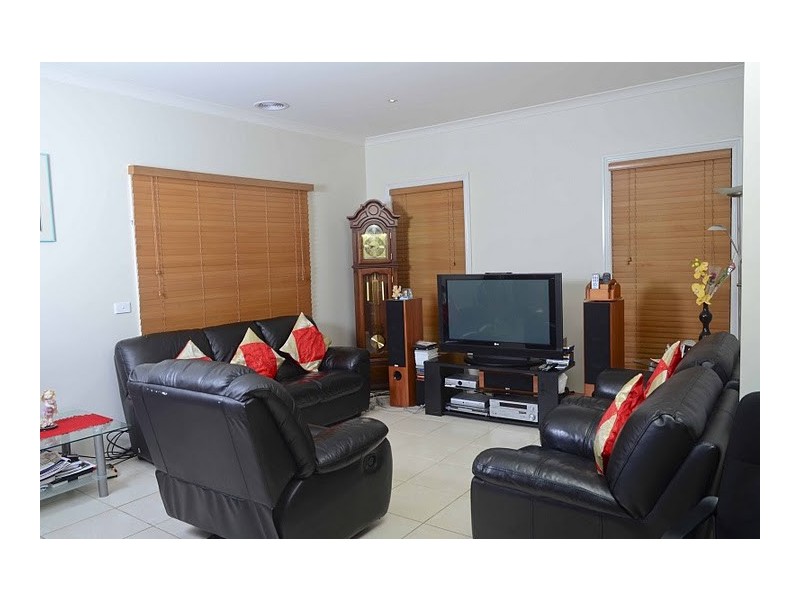 36 Chelsworth Loop, Craigieburn VIC 3064