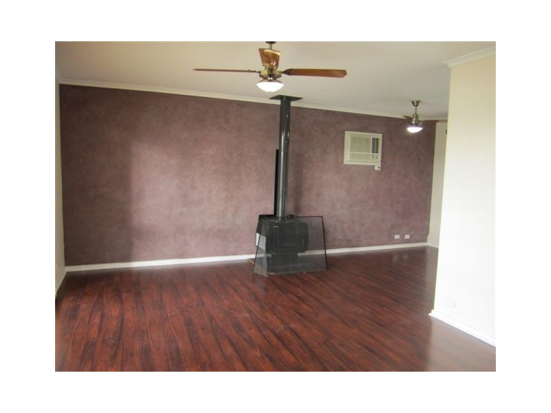 9 Amesbury Ave, Craigieburn VIC 3064