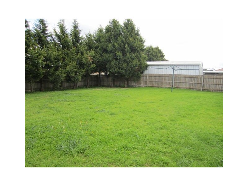 9 Amesbury Ave, Craigieburn VIC 3064