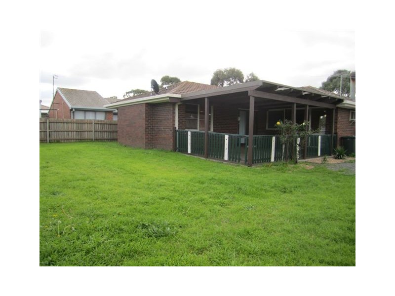 9 Amesbury Ave, Craigieburn VIC 3064