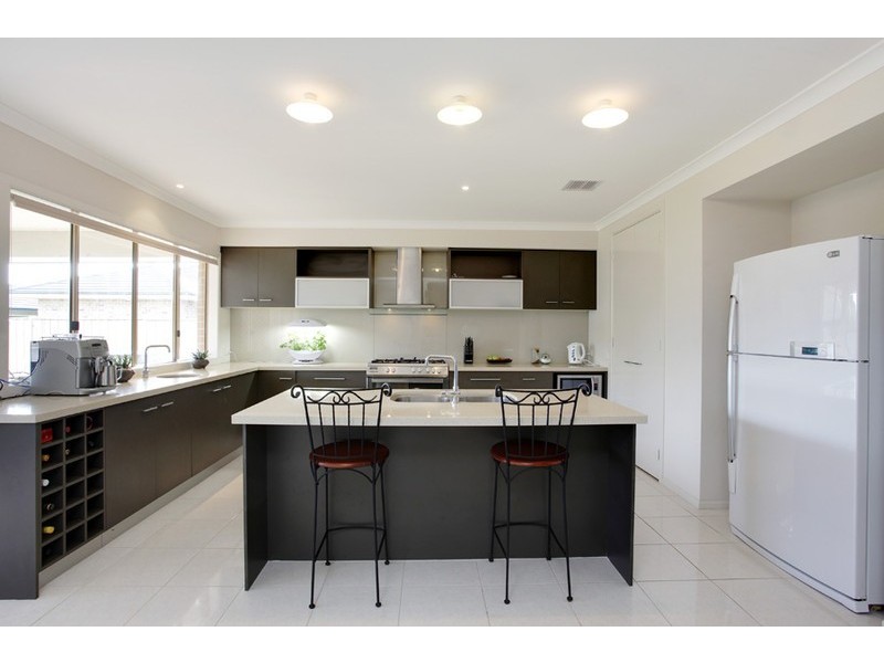 25 Whitewater Court, Sandhurst VIC 3977